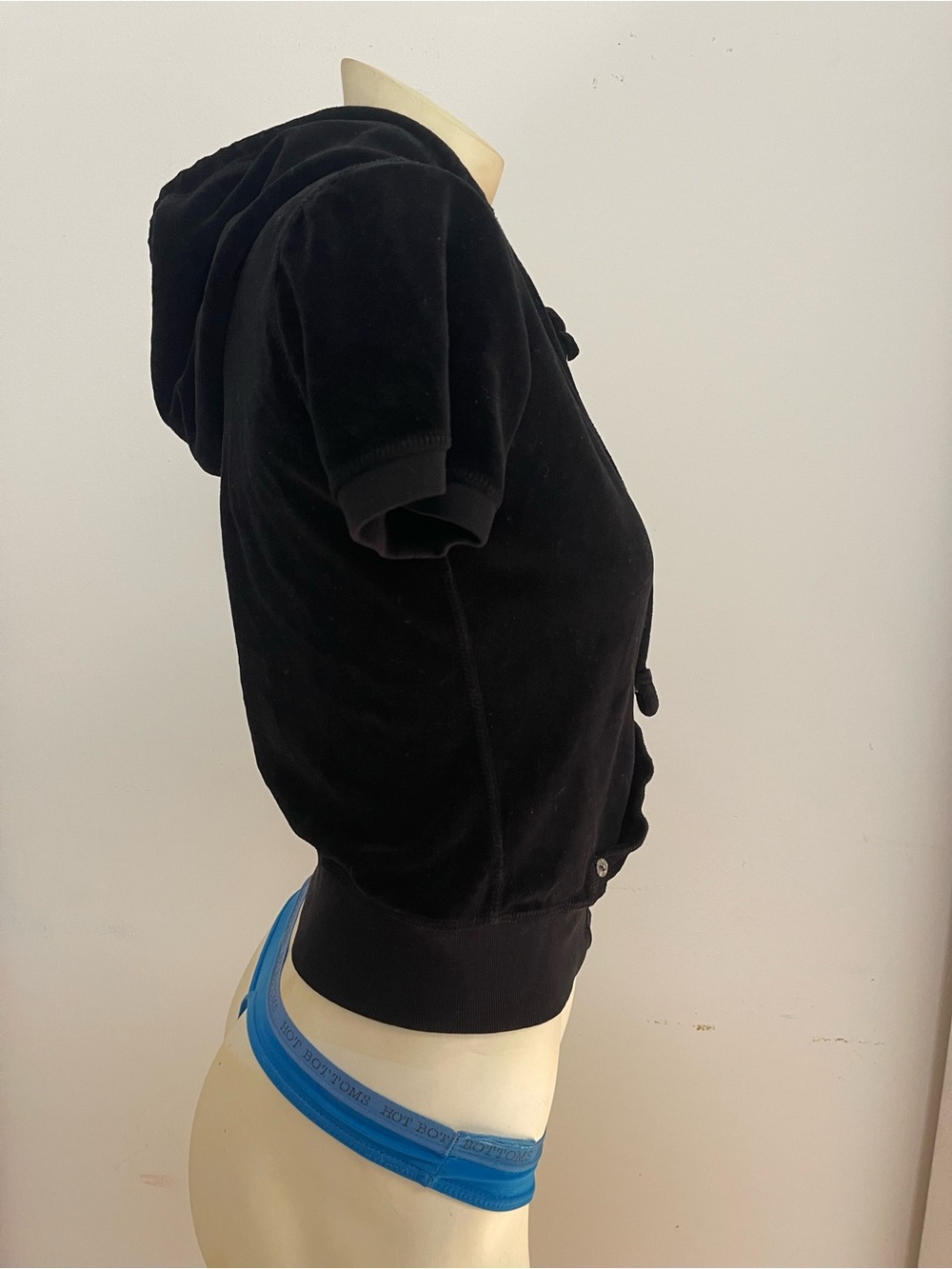 Y2K VINTAGE TRUE RELIGION SHORT SLEEVES BLACK VELVET HOODIE SIZE XS JUNIORS - Picture 5 of 14